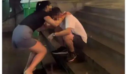 男人舔女人下面的视频